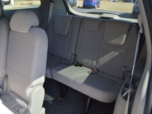 Used 2017 Kia Sedona LX FWD image 17