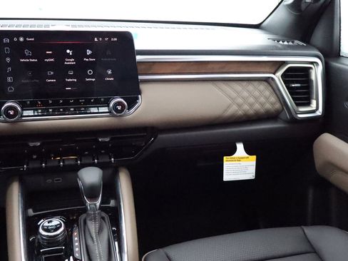 New 2026 GMC Canyon Denali image 11