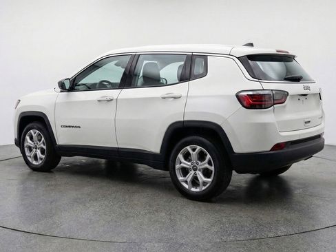 Used 2025 Jeep Compass Latitude image 6