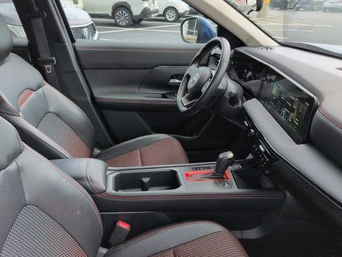 Used 2025 Nissan Kicks SR FWD image 10