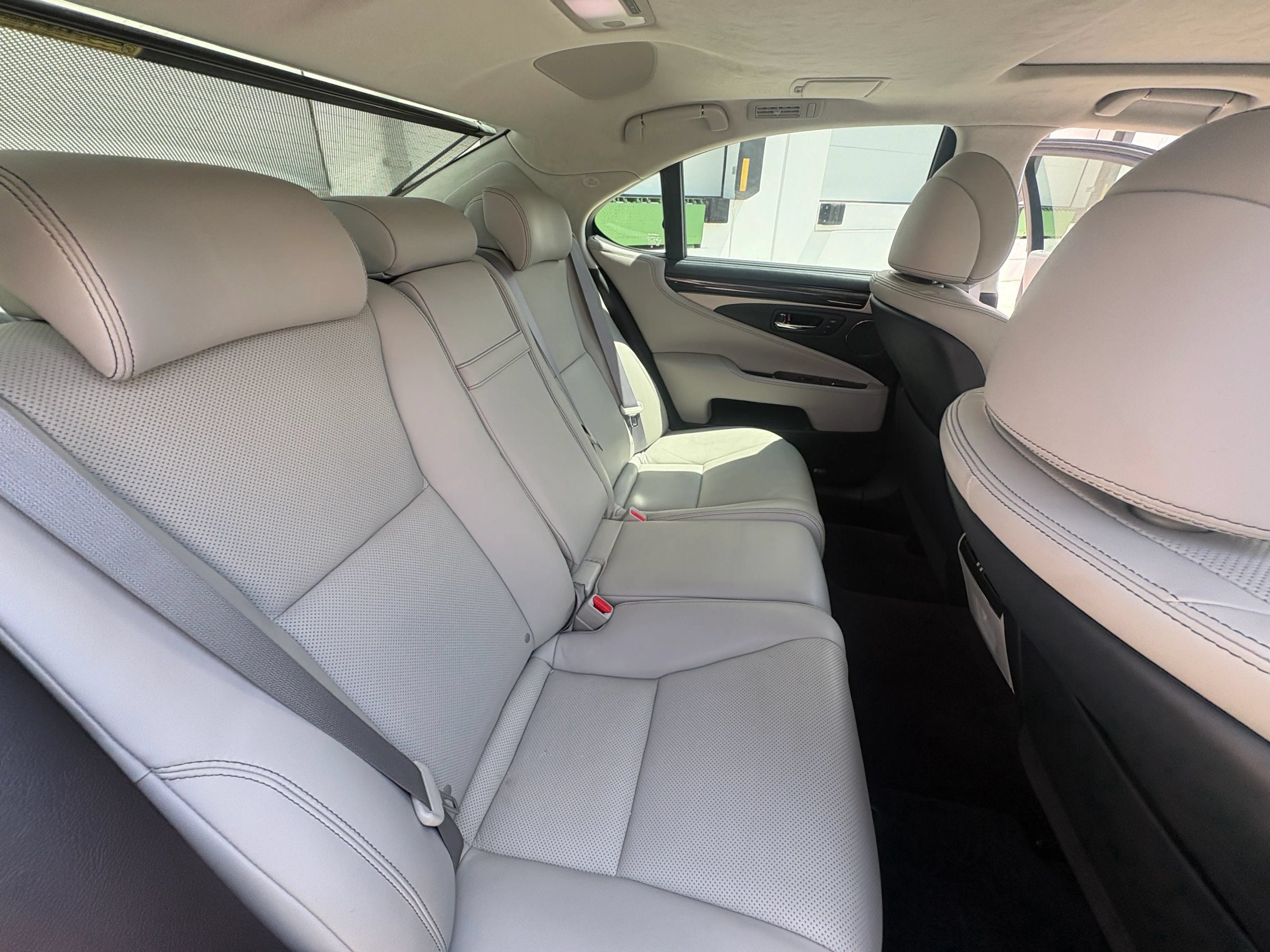 Used 2015 Lexus LS 460 w/ Ultra Luxury Package RWD image 34