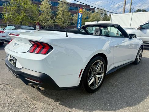 Used 2024 Ford Mustang Convertible RWD image 5