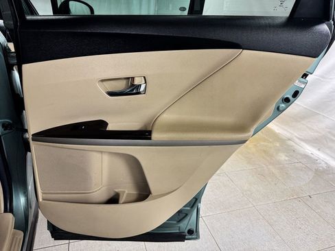 Used 2011 Toyota Venza w/ Convenience Pkg image 16