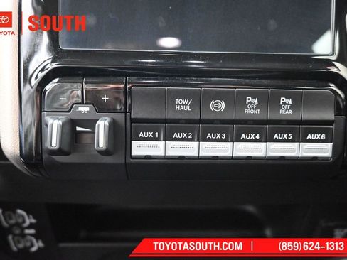 Used 2024 RAM 2500 Laramie AWD/4WD image 18