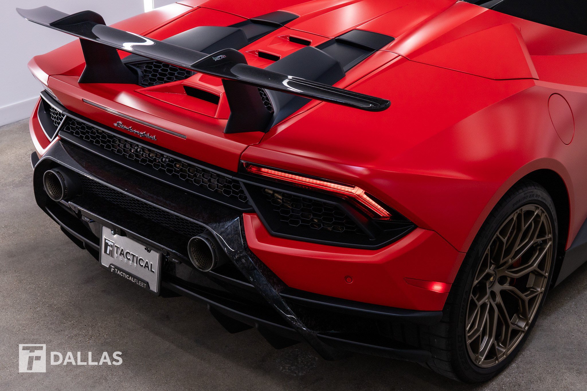 Used 2018 Lamborghini Huracan Performante AWD/4WD image 18