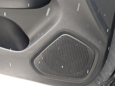 Used 2025 Hyundai Venue SEL image 15