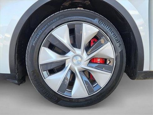 Used 2023 Tesla Model Y Long Range image 24