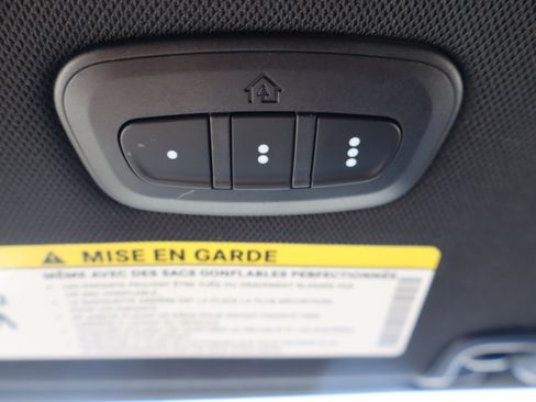 Used 2025 Chrysler Pacifica Limited FWD image 30