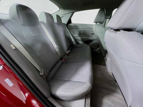 Certified 2024 Hyundai Elantra SE image 25