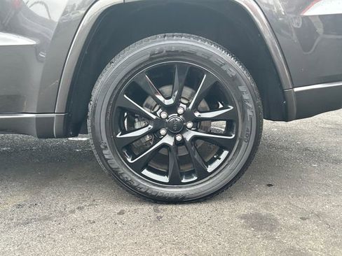 Used 2021 Jeep Grand Cherokee Laredo X image 28