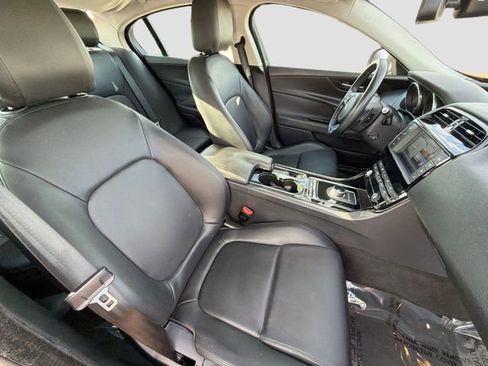 Used 2017 Jaguar XE image 14