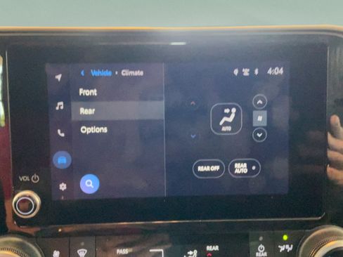 Used 2023 Toyota Highlander XLE FWD image 21