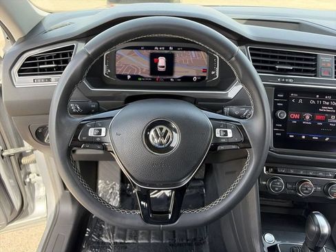Used 2021 Volkswagen Tiguan SEL AWD/4WD image 24