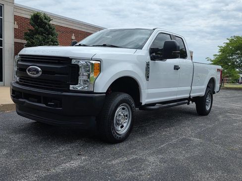 Used 2017 Ford F250 XL w/ Power Equipment Group AWD/4WD image 4
