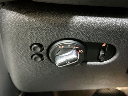 Used 2021 MINI Cooper 4-Door Hardtop image 17