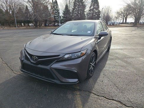 Used 2023 Toyota Camry SE image 1
