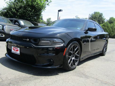 Used 2019 Dodge Charger Scat Pack RWD image 3