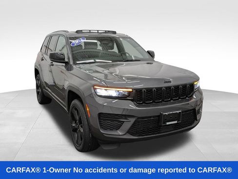Used 2023 Jeep Grand Cherokee Altitude AWD/4WD image 22