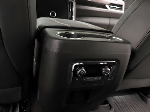 Used 2025 GMC Yukon XL Elevation w/ Elevation Premium Package AWD/4WD image 27