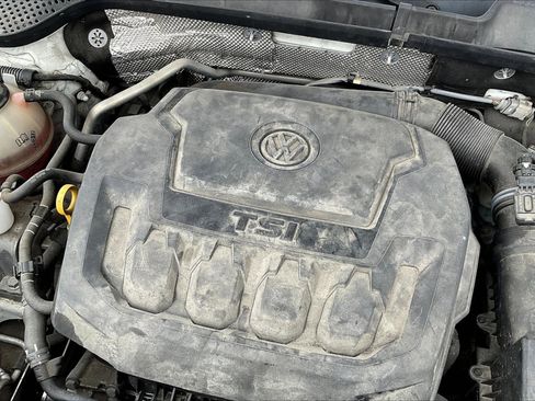 Used 2018 Volkswagen Beetle S image 26