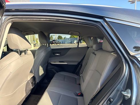 Used 2021 Toyota Venza XLE w/ Softex Package AWD/4WD image 6