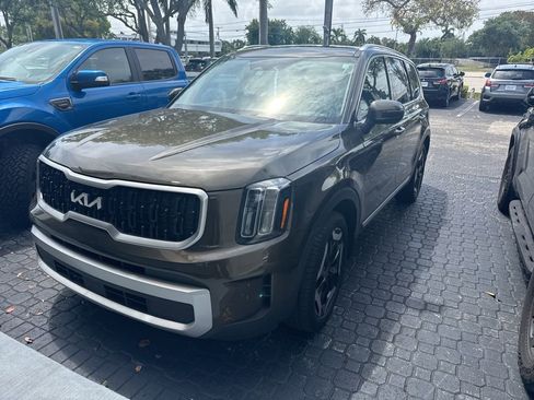 Certified 2023 Kia Telluride EX w/ EX Captain's Chair Package image 1