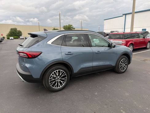 Used 2025 Ford Escape SE w/ PHEV Premium Package image 24