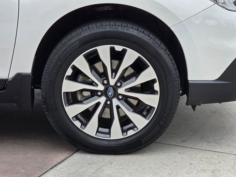 Used 2017 Subaru Outback 2.5i Limited AWD/4WD image 12