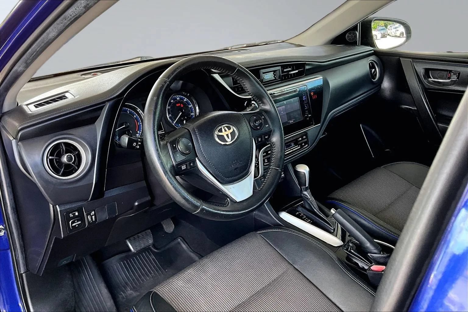 Used 2019 Toyota Corolla SE FWD image 14