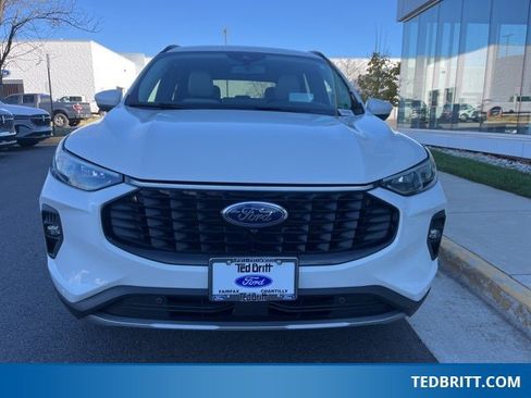 Certified 2024 Ford Escape Platinum w/ Premium Technology Package image 2