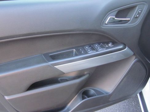 Used 2022 Chevrolet Colorado LT RWD image 11