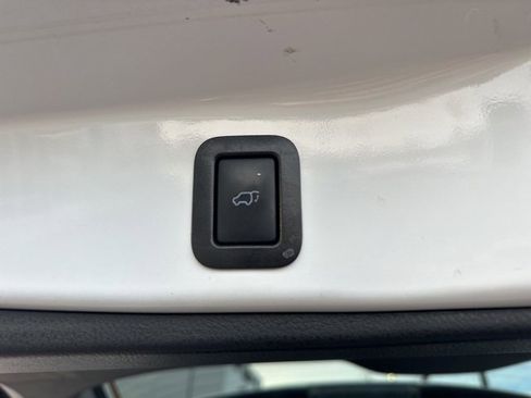 Used 2019 Toyota Highlander XLE image 48