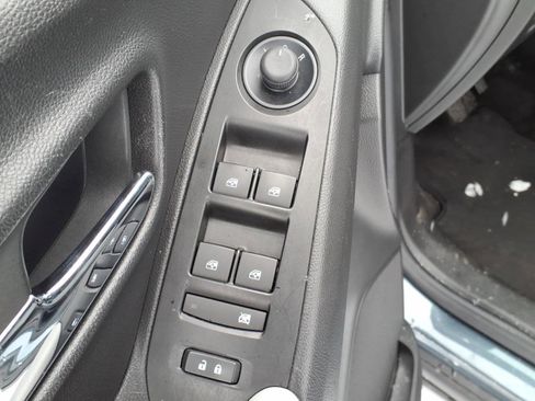 Used 2022 Chevrolet Trax LT w/ Premium Seat Package image 6