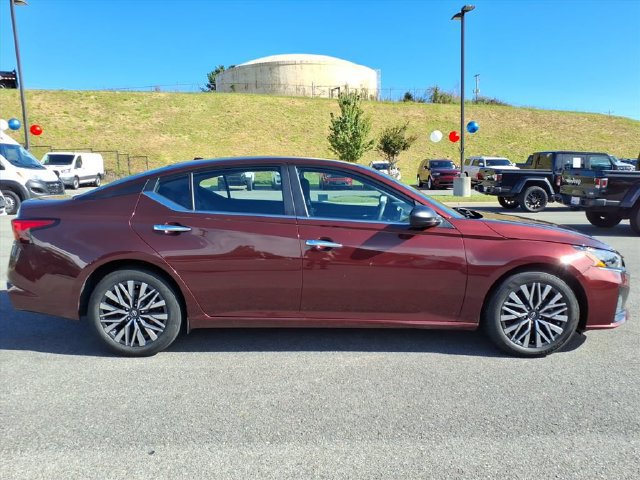 Used 2025 Nissan Altima 2.5 SV FWD image 5