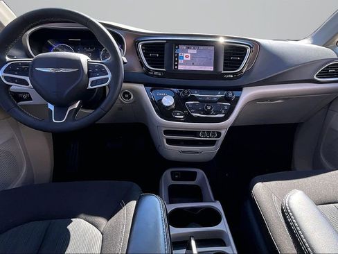 Used 2024 Chrysler Voyager LX FWD image 7
