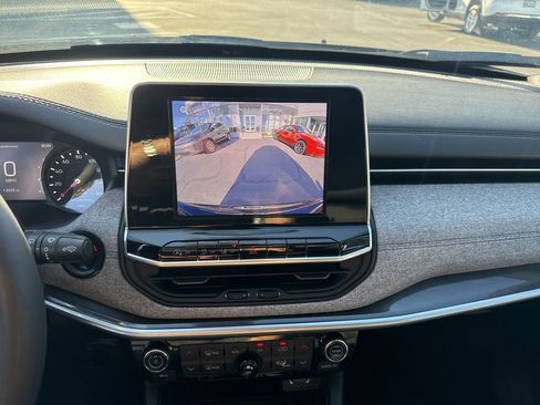 Certified 2025 Jeep Compass Latitude w/ Convenience Group image 20