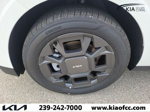 New 2026 Kia Carnival EX FWD image 4