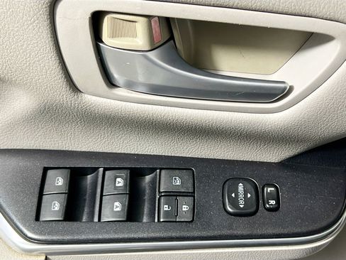 Used 2015 Toyota Camry LE image 16