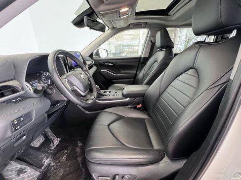 Used 2024 Toyota Highlander XLE image 11