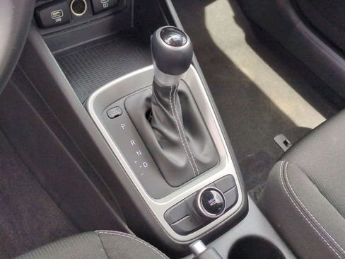 Used 2025 Hyundai Venue SEL FWD image 15
