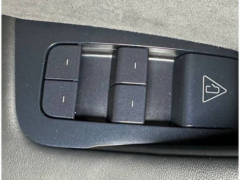 Used 2026 Tesla Model Y 2WD image 34