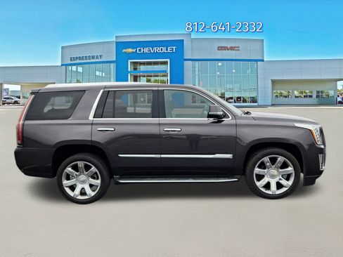 Used 2015 Cadillac Escalade Luxury image 8