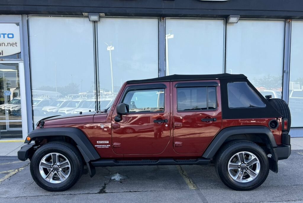 Used 2010 Jeep Wrangler Unlimited Sport AWD/4WD image 27
