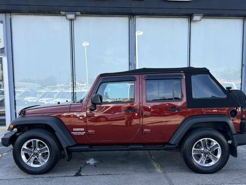 Used 2010 Jeep Wrangler Unlimited Sport AWD/4WD image 27