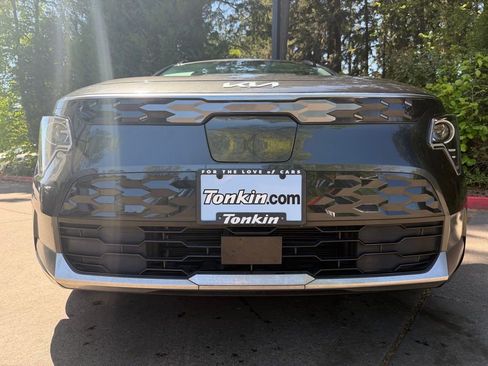 Used 2024 Kia Niro Wind w/ Wind Preserve Package FWD image 8