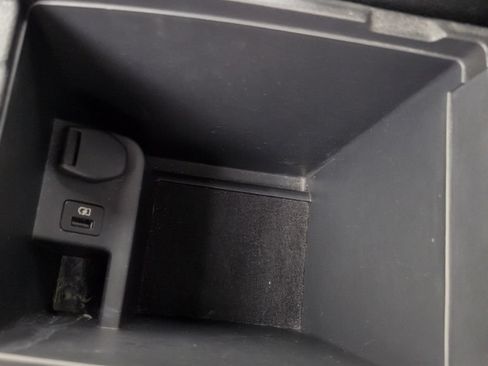 Used 2018 Nissan Rogue SV FWD image 42