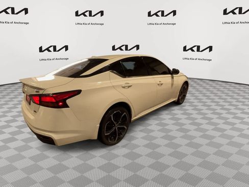 Used 2023 Nissan Altima 2.5 SR w/ SR Premium Package AWD/4WD image 8