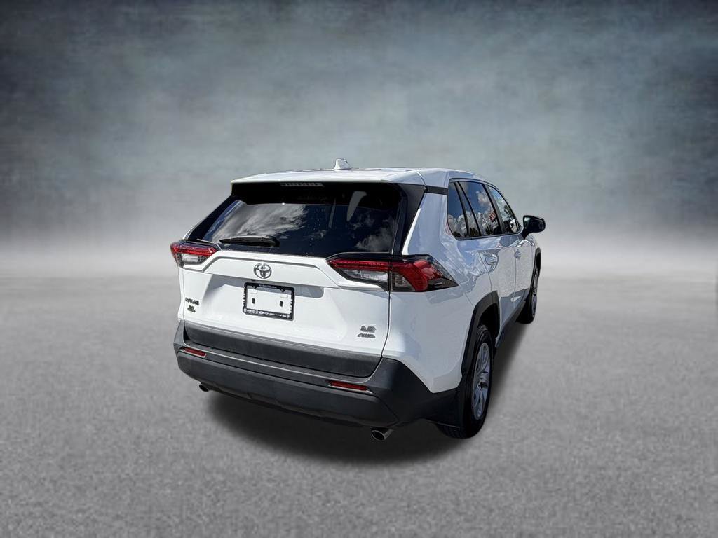 Used 2024 Toyota RAV4 LE AWD/4WD image 5