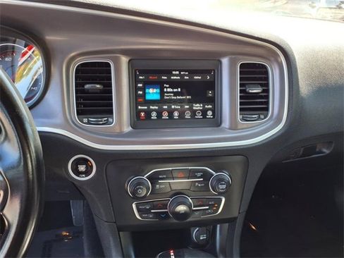 Used 2022 Dodge Charger SXT image 17