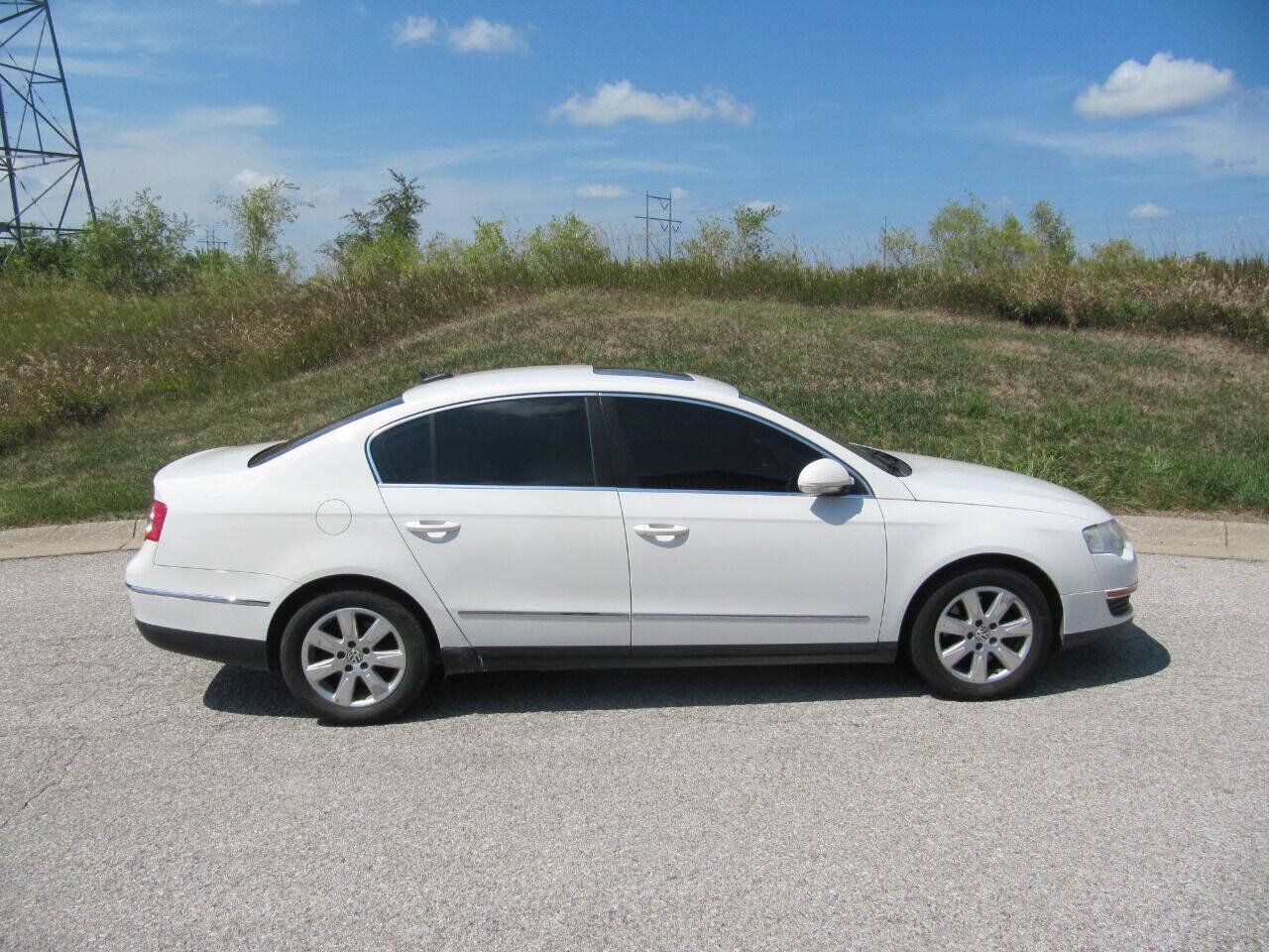 Used 2006 Volkswagen Passat Value Edition FWD image 9